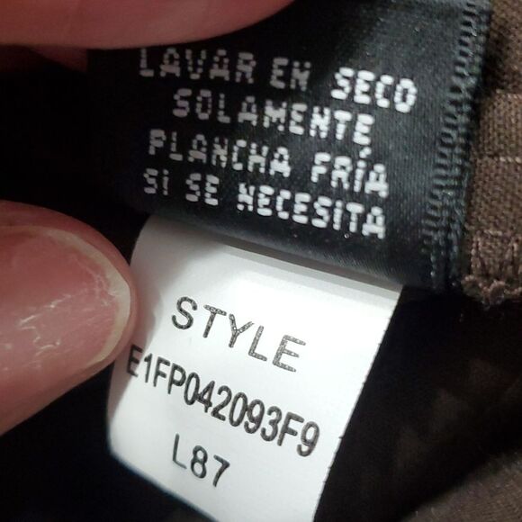 Ellen Tracy Brown capris Size 10. Good used condition and quality. - Picture 6 of 6